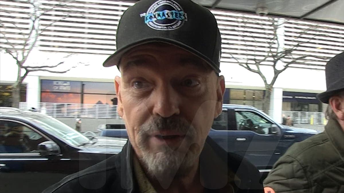 Billy Bob Thornton Says No Politics, Please—Award Shows Are for Celebrating, Not Advocating!
