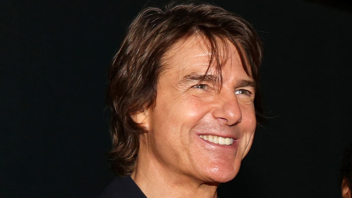 Tom Cruise Dances with Debbie Allen: A Hollywood Dance Floor Surprise!