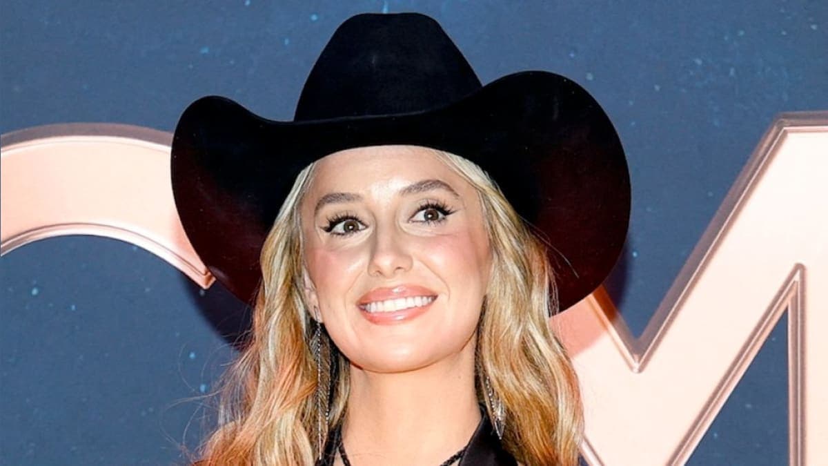 Lainey Wilson's CMA Jamboree: Hosting Solo and Breaking Barriers!