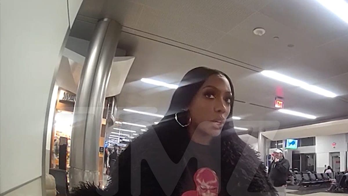 Flight Blues: How a Celebrity's Phone Volume Sparked In-Flight Drama