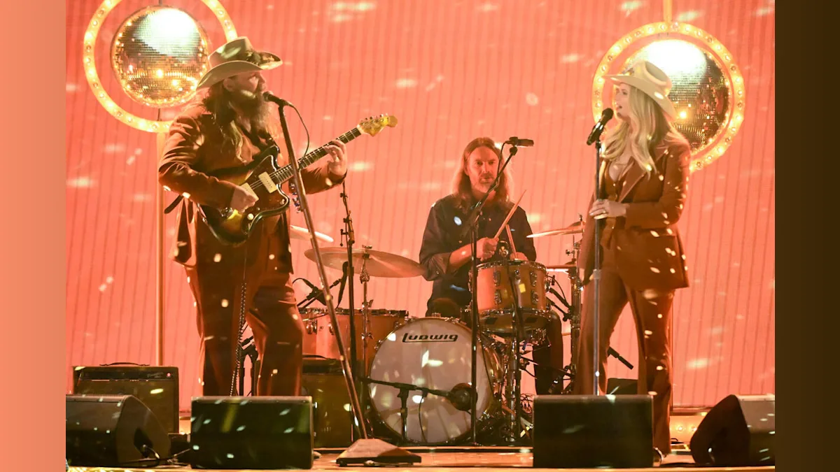 When Country Meets Disco: Chris Stapleton and Miranda Lambert Steal the Show at CMA Awards!