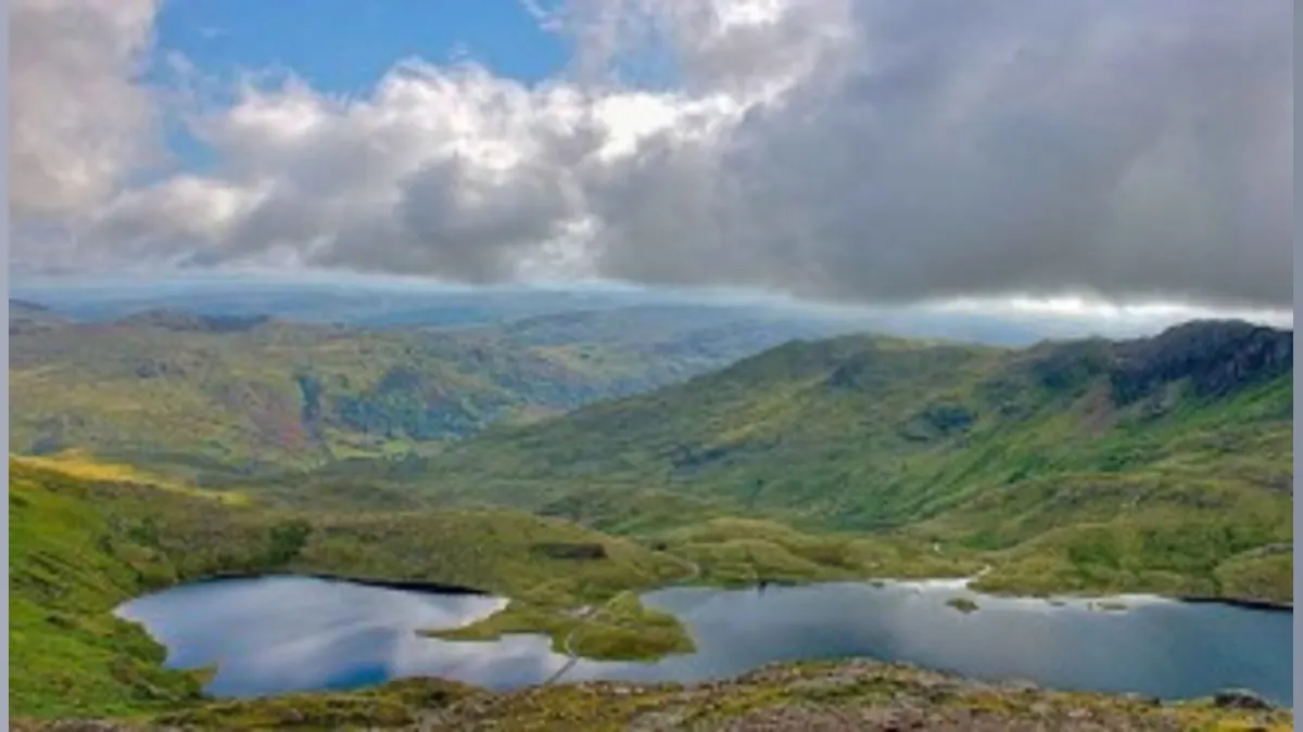 Legends Born: Celebrating RFK, Snowdonia, and Iconic Birthdays on November 20th