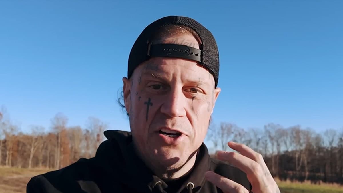 Jelly Roll's Shocking Makeover: Goodbye Beard, Hello New Look!