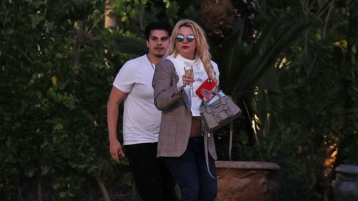 Champagne Wishes and Spa Dreams: Britney Spears Dips into Self-Care Bliss!