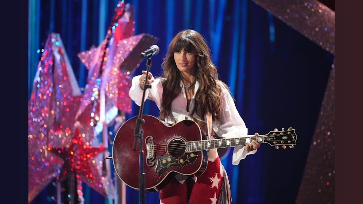 Ella Langley Shines Bright at the CMA Awards with Fiery Performance and Historic Wins!