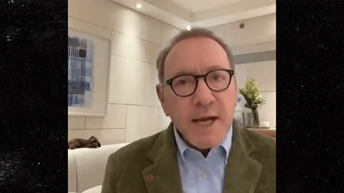 Kevin Spacey Sets the Record Straight: Not Homeless, Just Mobile!