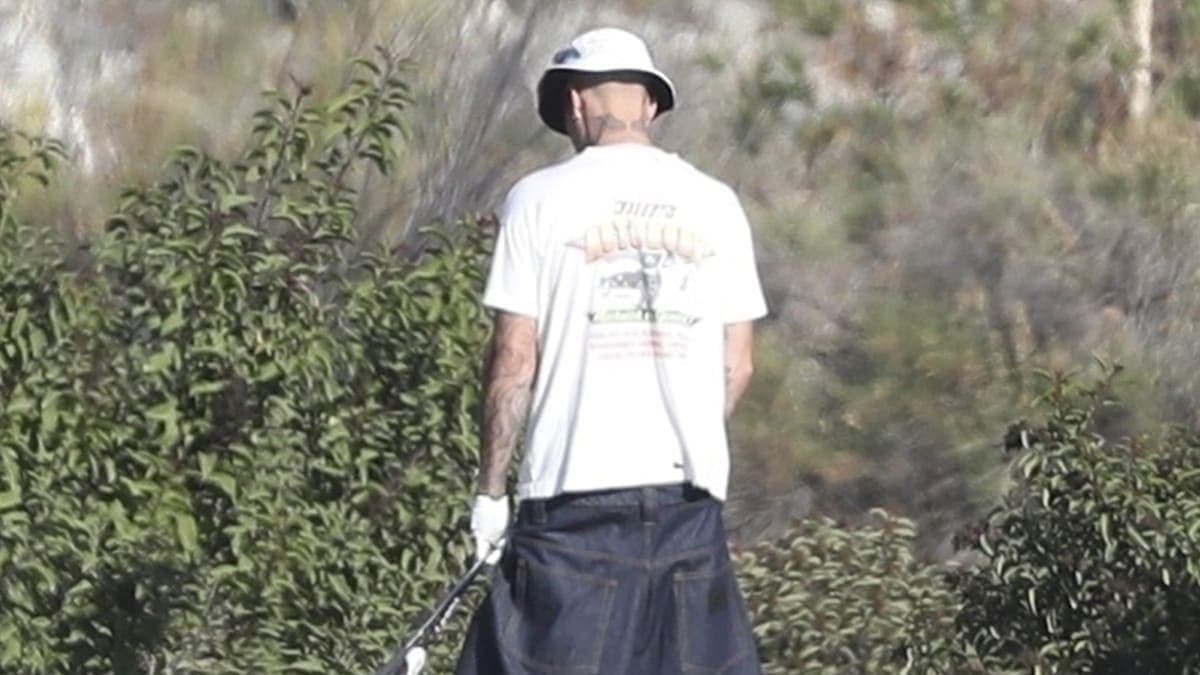 Justin Bieber's Hilarious Golf Escapade: Nature Calls on the Fairway!