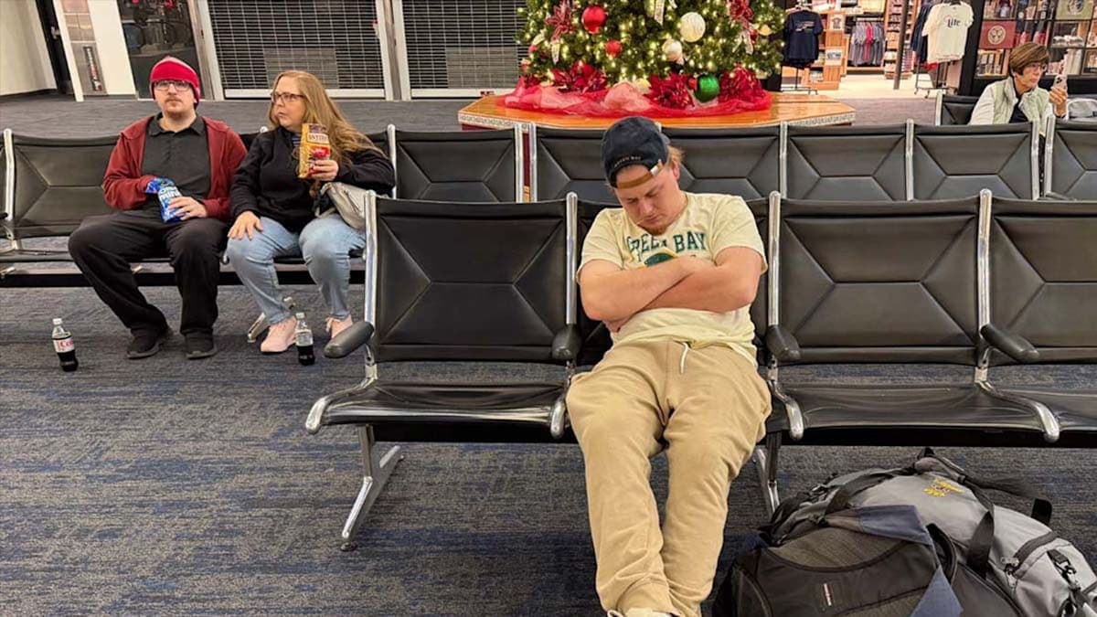 Fashion or Flight: The Thanksgiving Style Showdown at Airports