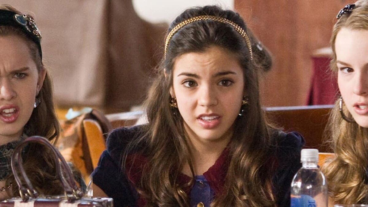 Alicia from "The Clique" Grows Up: What Samantha Boscarino Loves Now