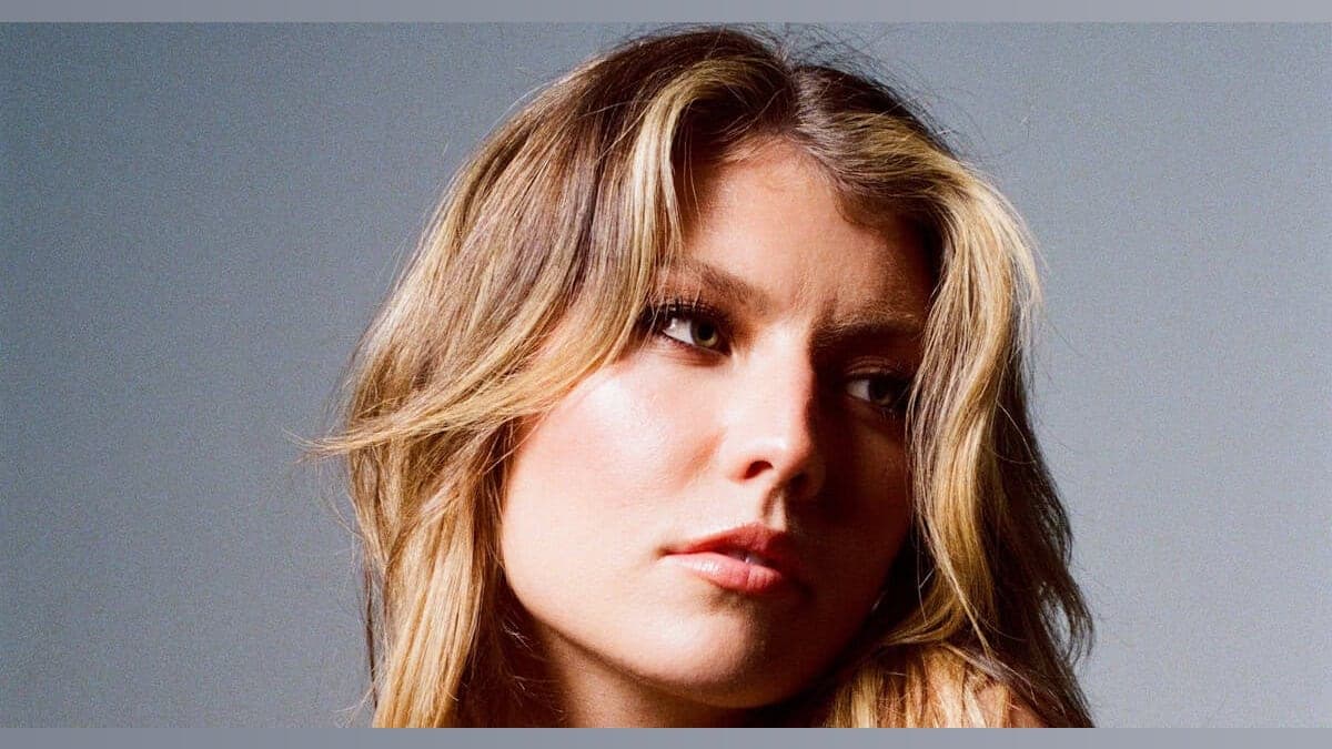 Dasha Takes a Bow: Celebrating a Billion-Stream Milestone in Country Music!