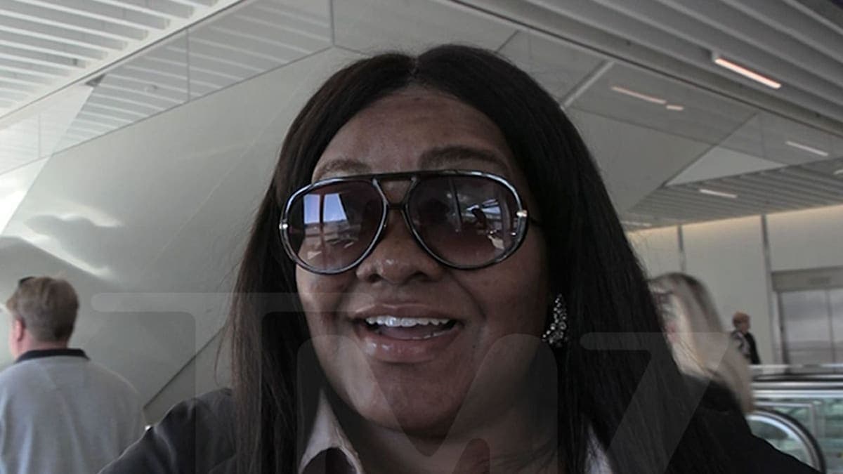 Da'Vine Joy Randolph's Heartfelt Holiday Advice: Why One Connection Can Change Everything