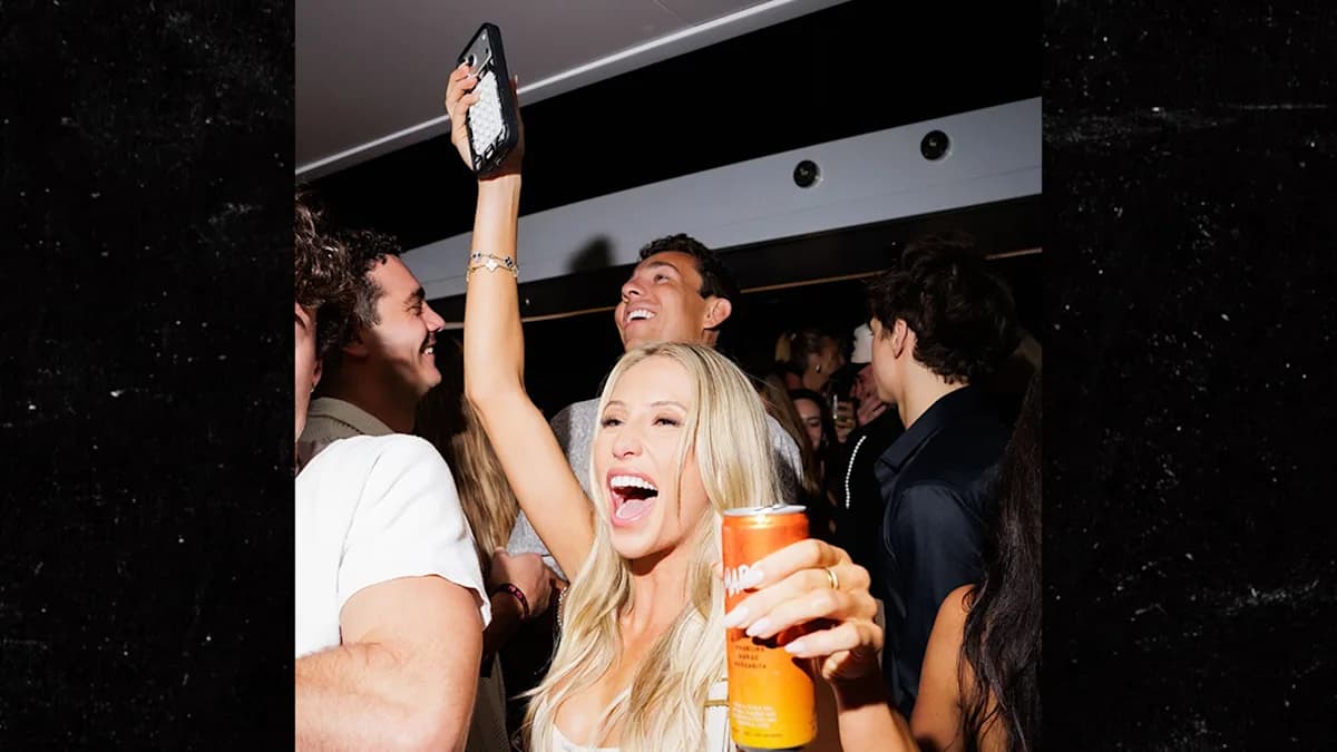 Alix Earle Turns Heads at Art Week: Single and Ready to Mingle!