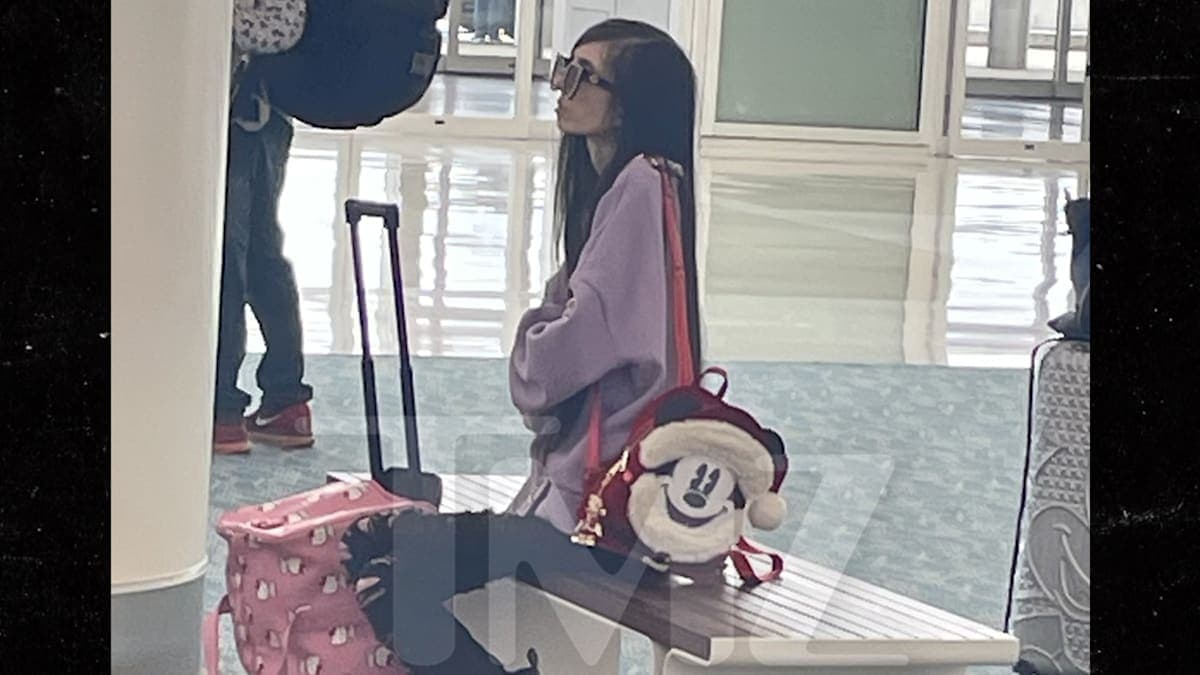Eugenia Cooney’s Soaring Concerns: A Troubling Airport Sighting Sparks Health Worries