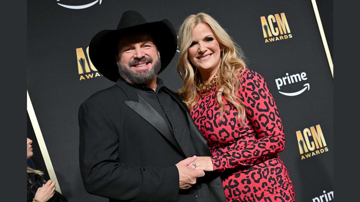 Garth Brooks Serenades Trisha Yearwood: A Surprise Duet to Celebrate 20 Years of Love!