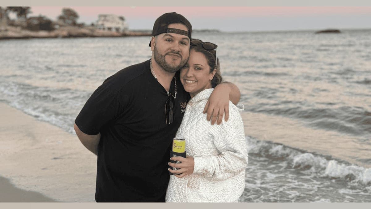 Strumming Into Love: How Alexandra Kay Found Happiness with Her Guitar Player