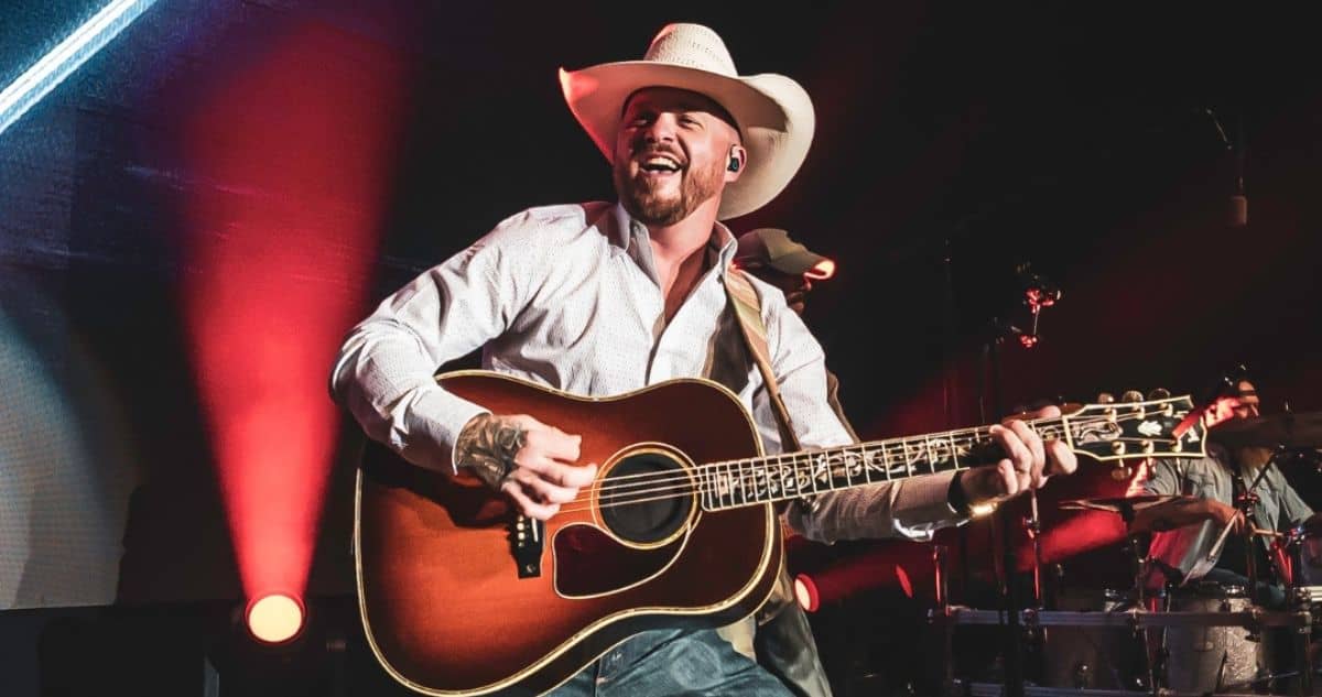 Cody Johnson’s 2025 Tour Goes Quiet: A Burst Eardrum Sidelines the Superstar