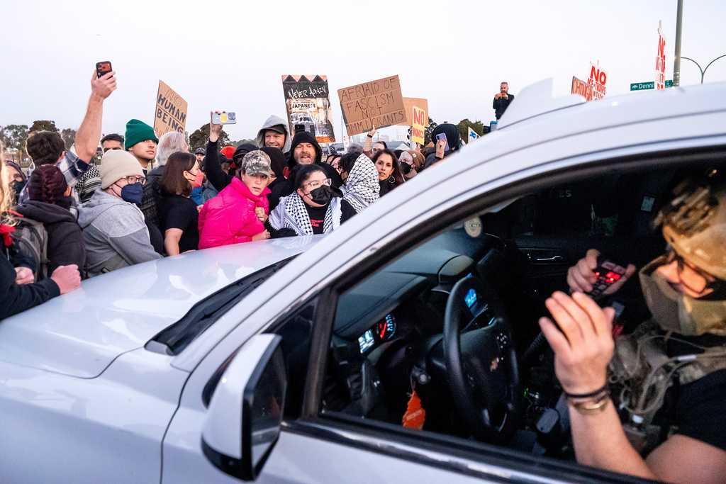 Flash-Bang Showdown: Protesters Clash with Federal Agents at the Coast Guard Base!