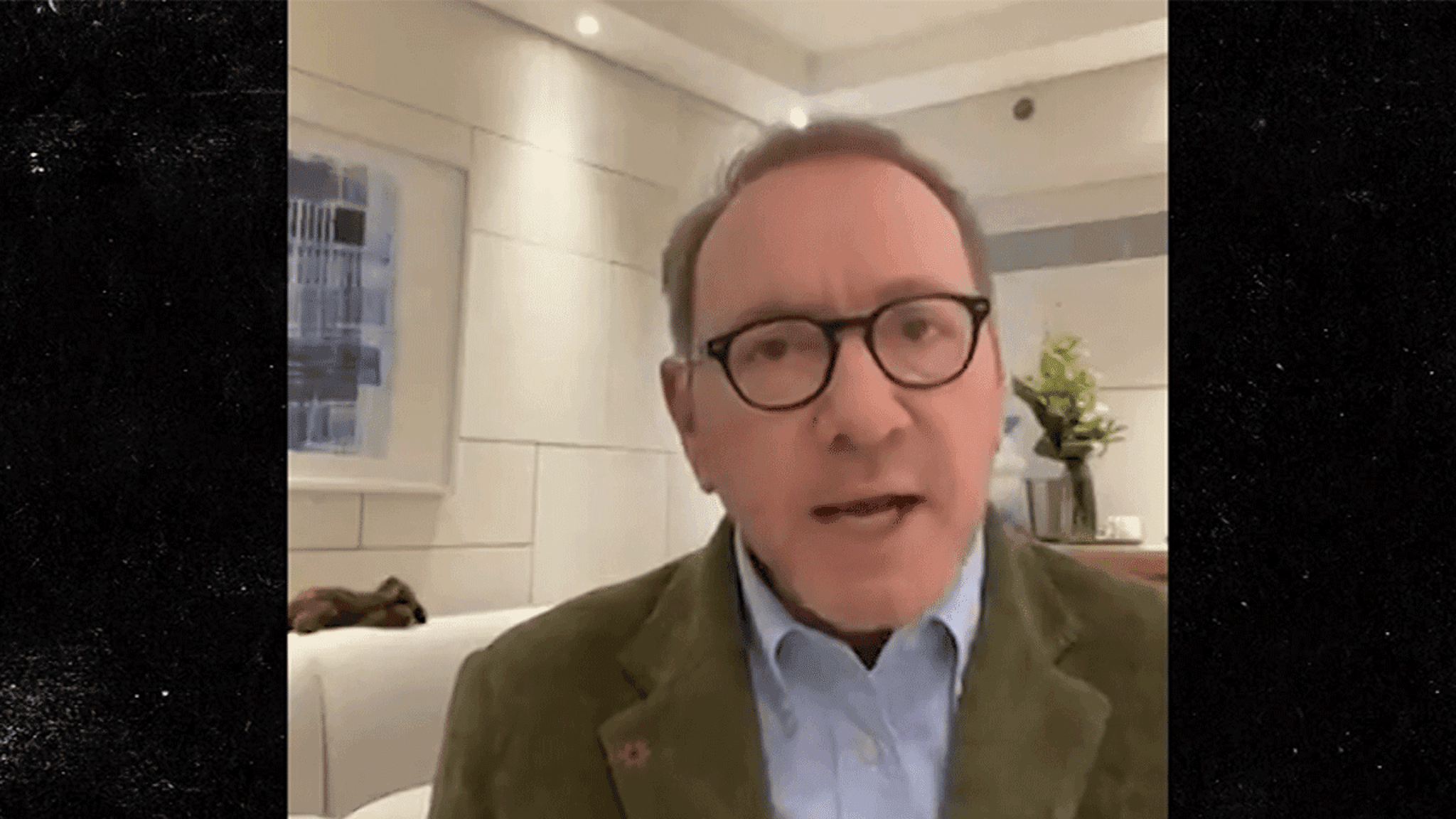 Kevin Spacey Sets the Record Straight: Not Homeless, Just Mobile!