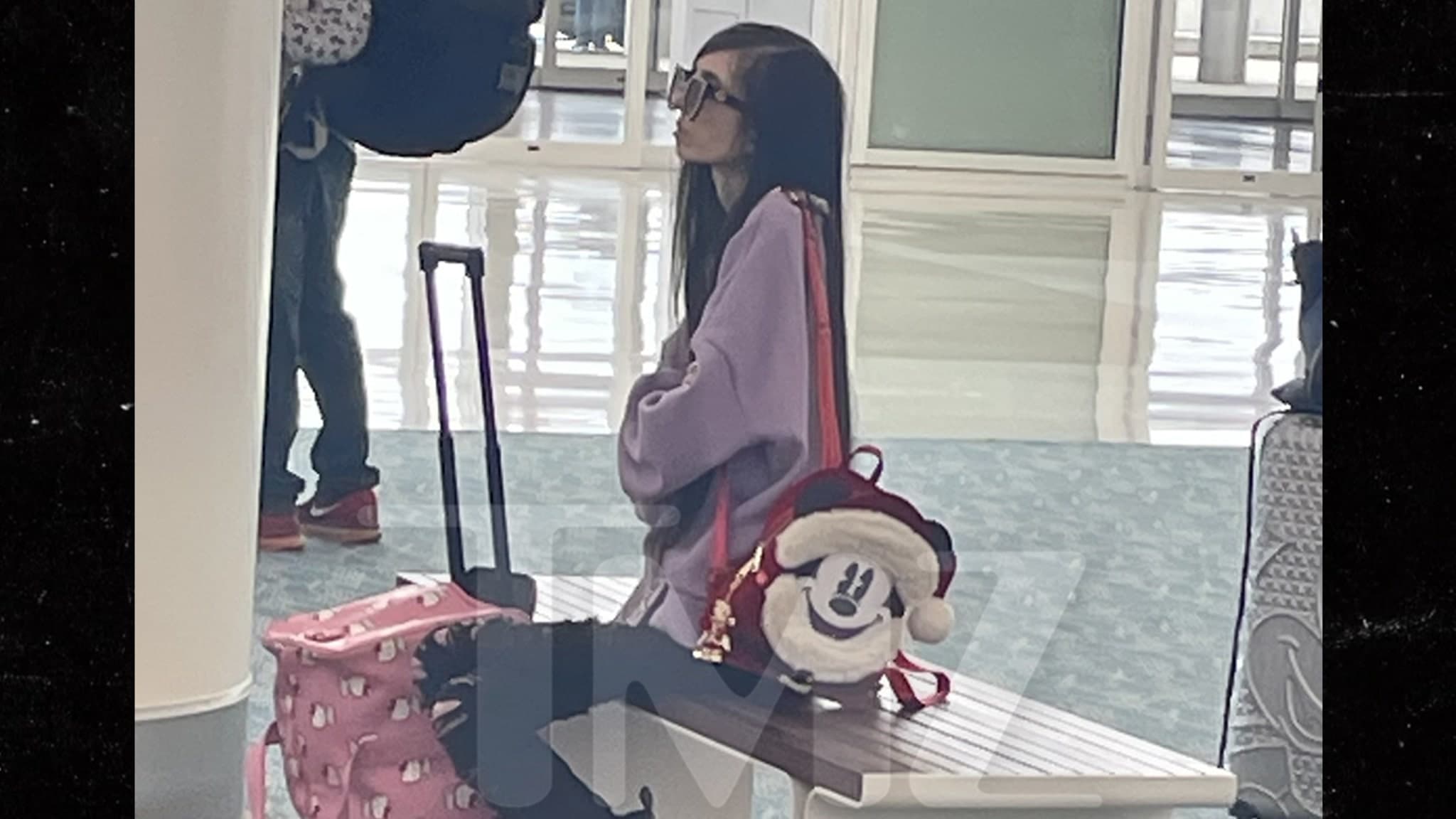 Eugenia Cooney’s Soaring Concerns: A Troubling Airport Sighting Sparks Health Worries