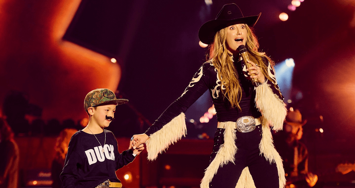 Little Cowboy Steals the Spotlight: Lainey Wilson's Heartwarming Vegas Concert Moment