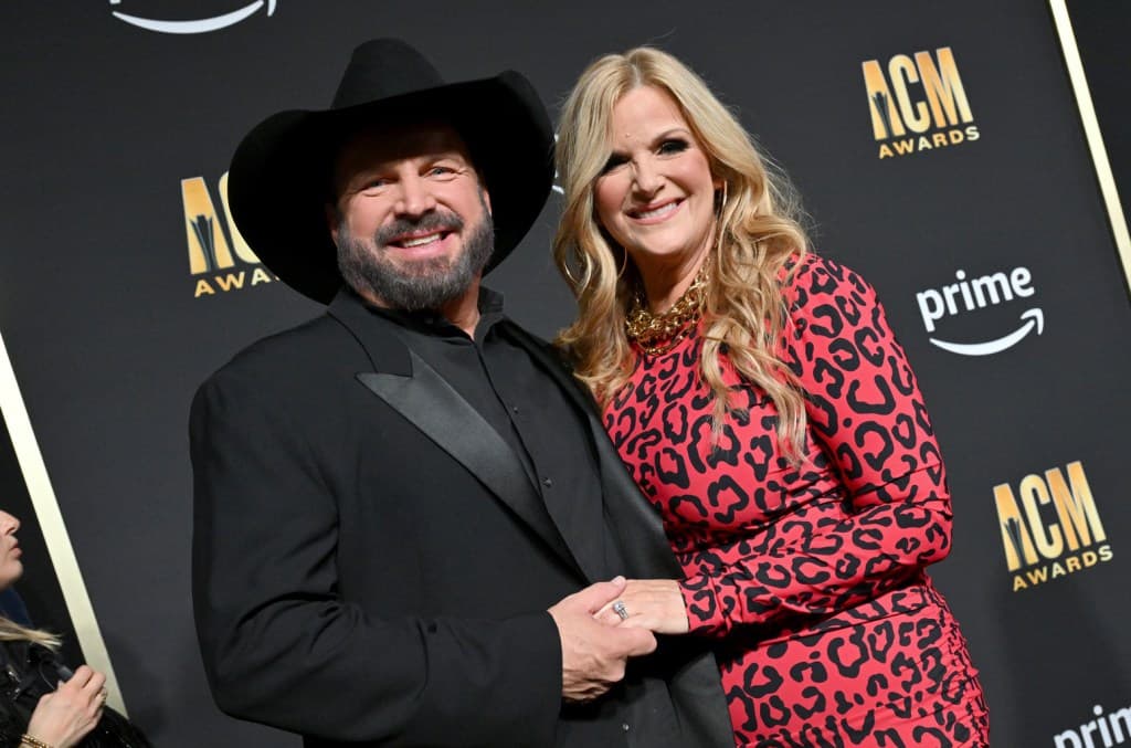 Garth Brooks Serenades Trisha Yearwood: A Surprise Duet to Celebrate 20 Years of Love!