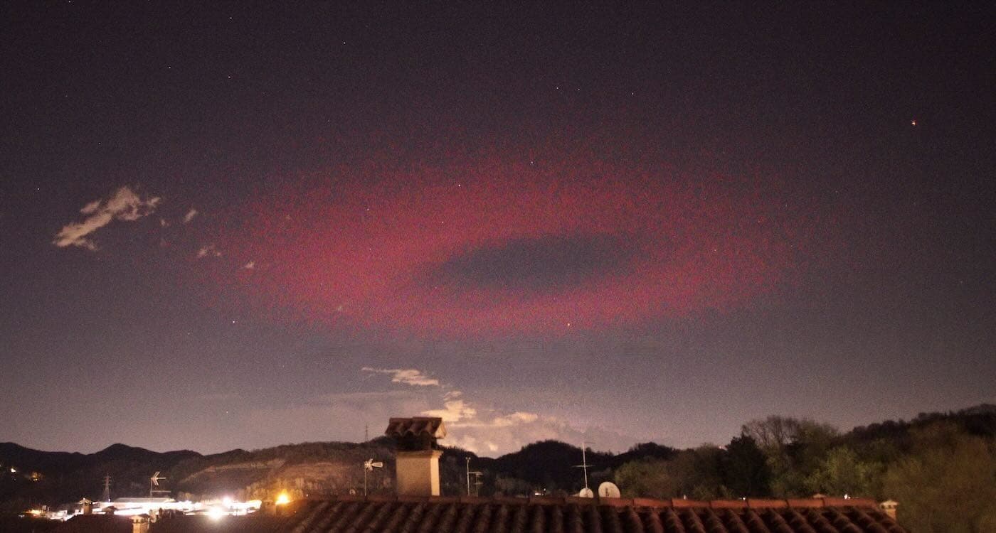Red Rings Revolution: An Astrophotographer’s Spellbinding Sky Show in Italy!
